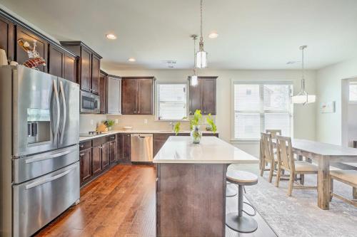 Peaceful Lawrenceville Home About 2 Mi To I-85!