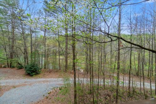 Autumns Hollow - Adorable Rustic Log Cabin Lake View, Pet Friendly