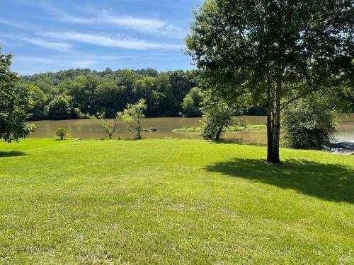 New! Lake House Retreat With Private Dock, Kayaks & Firepit