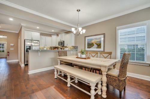 Waterside Retreat - Tons Of Amenities, Close To Everything!