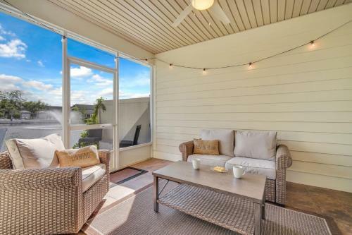 Waterside Retreat - Tons Of Amenities, Close To Everything!