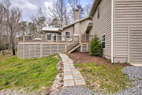 Young Harris Home With Deck And Mountain Views!