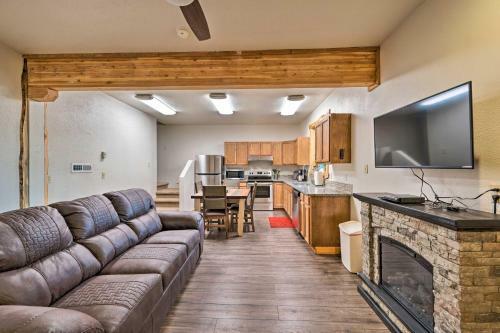 Rustic Garden Valley Cabin With Foosball Table!