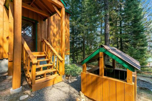 Rustic Garden Valley Cabin With Foosball Table!