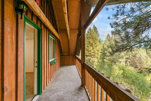 Rustic Garden Valley Cabin With Foosball Table!