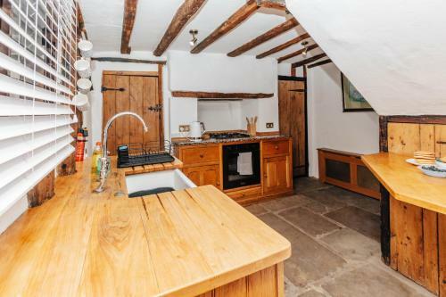 Tudor Cottage ? An Enchanting Unique Stay