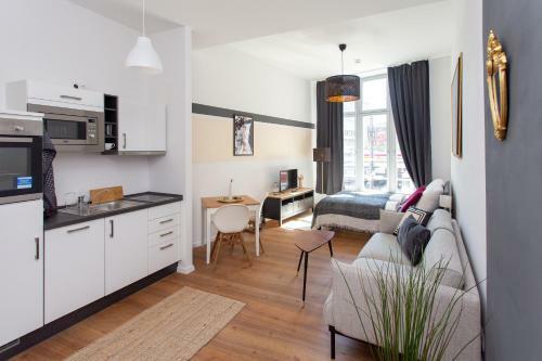 Full House Apartment Hotel