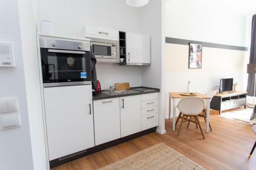 Full House Apartment Hotel