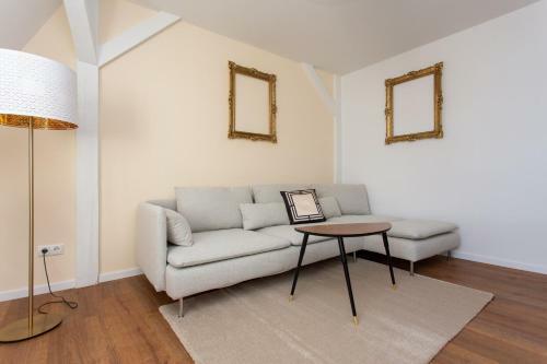 Full House Apartment Hotel