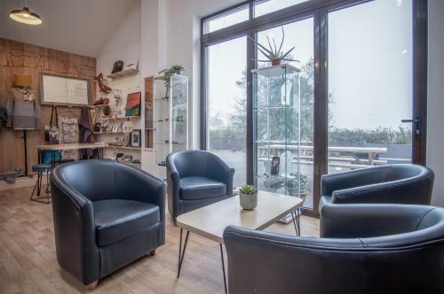 Grove - 1 Bedroom Apartment - Stepaside