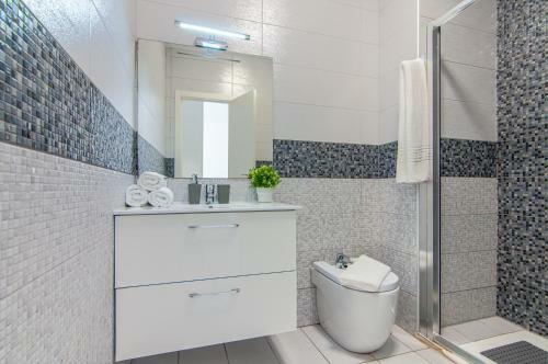 Central 2 Bedroom Apartment Playa De Las Americas