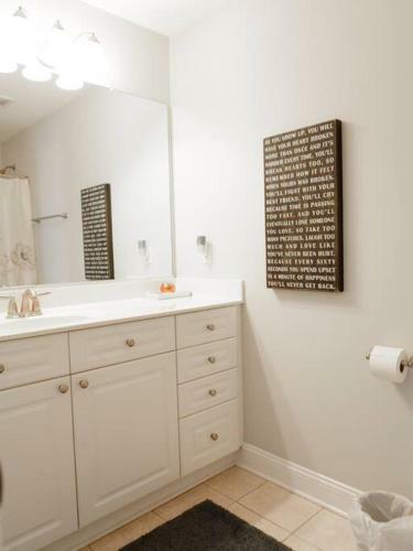 Apartamento Cozy And Convenient Spacious Townhome
