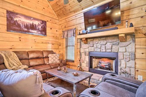 Star Lite Cabin Hot Tub, Deck And Pool Table