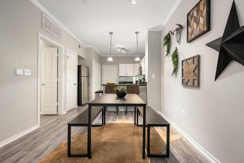 Jurny - New Uptown Dallas Apartments