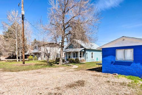 Pet-friendly Chic Home With Spacious Back Yard!