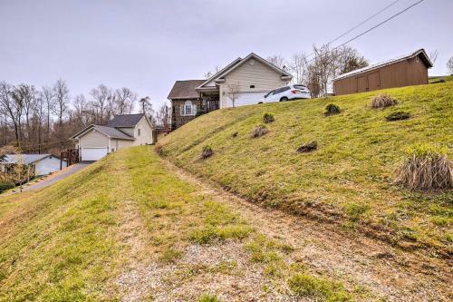 Bristol Escape With Patio, 2 Mi To Downtown!