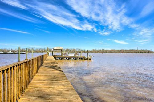 Spacious Chester Home With Yard On James River!