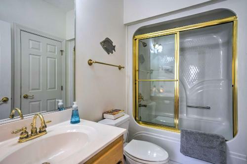 Spacious Chester Home With Yard On James River!