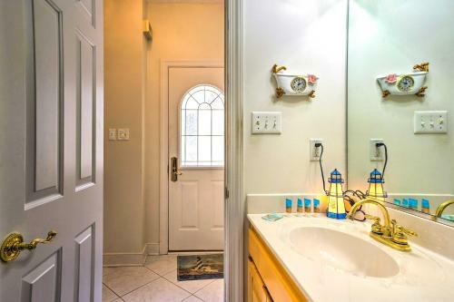 Spacious Chester Home With Yard On James River!