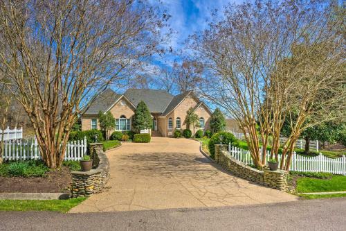 Spacious Chester Home With Yard On James River!