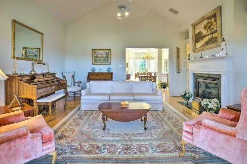 Spacious Chester Home With Yard On James River!