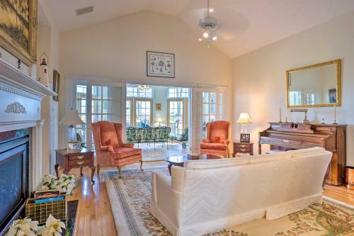 Spacious Chester Home With Yard On James River!