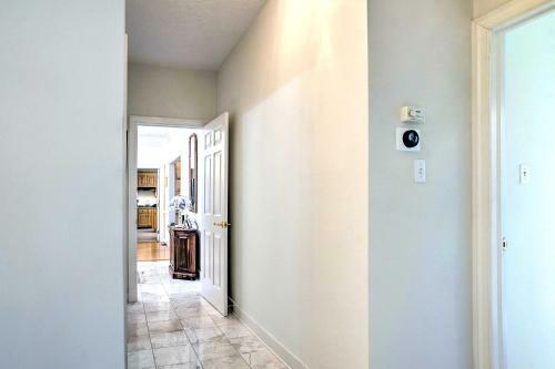 Spacious Chester Home With Yard On James River!