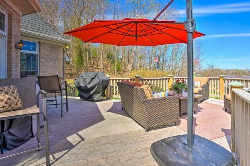 Spacious Chester Home With Yard On James River!