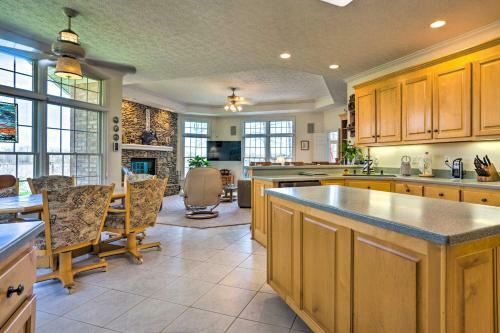 Spacious Chester Home With Yard On James River!