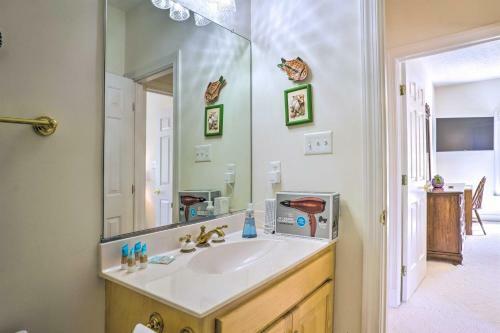 Spacious Chester Home With Yard On James River!