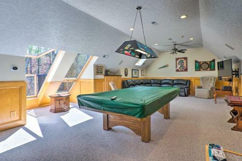 Spacious Chester Home With Yard On James River!