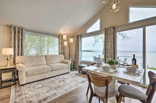 Waterfront Cottage With Private Beach And Deck!