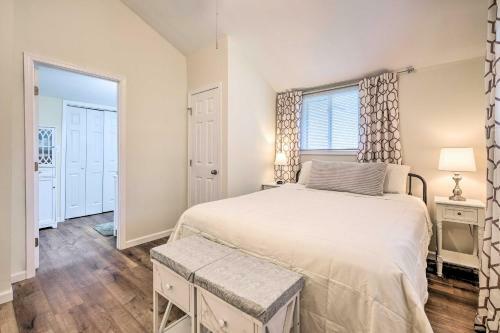 Waterfront Cottage With Private Beach And Deck!