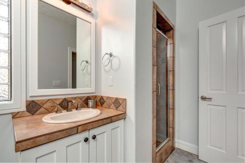 Glamorous Gallivan Loop