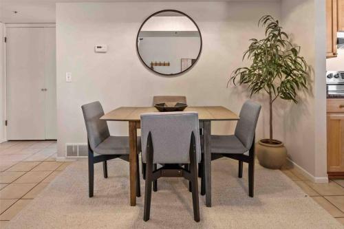 Apartamento Cozy Top Floor Condo With Mountain Views