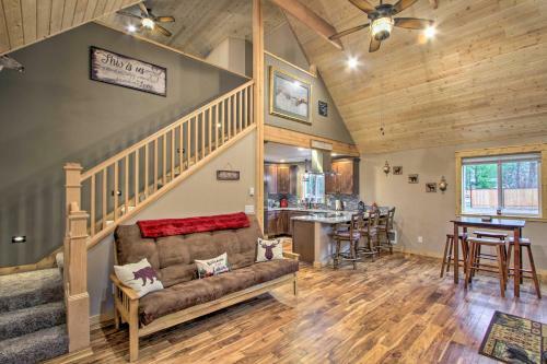 Secluded Ashford Getaway With Fire Pit And Grill!