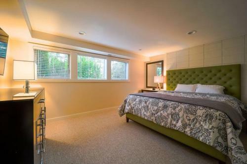 Modern Lake Hills Villa, Ideal Long Or Shared Stay