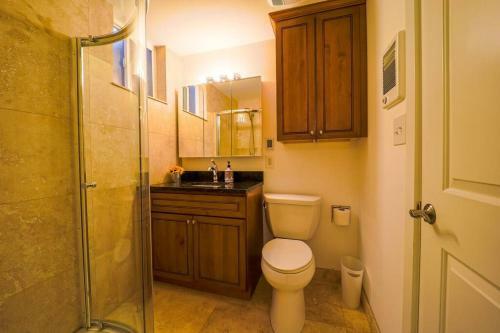 Modern Lake Hills Villa, Ideal Long Or Shared Stay