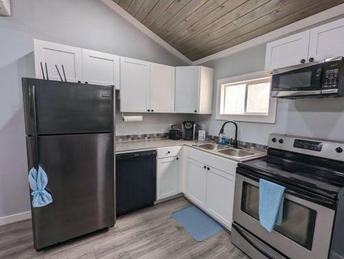 Summerlee Suite - Beautiful Remodeled Farmhouse