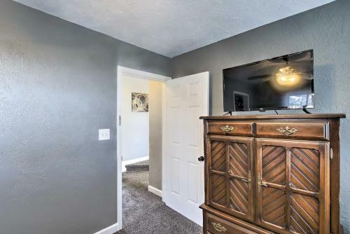 Sheboygan Home With Private Hot Tub And Fire Pit!