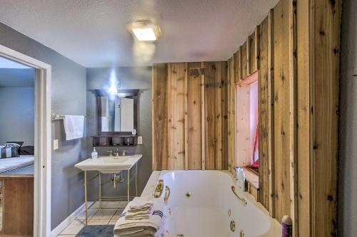 Sheboygan Home With Private Hot Tub And Fire Pit!