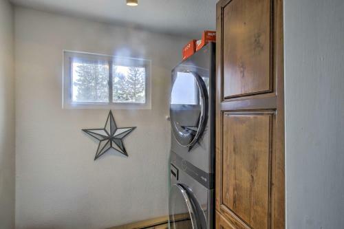 Sheboygan Home With Private Hot Tub And Fire Pit!