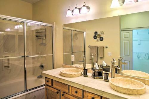 Gold Canyon Town Home With Community Amenities!