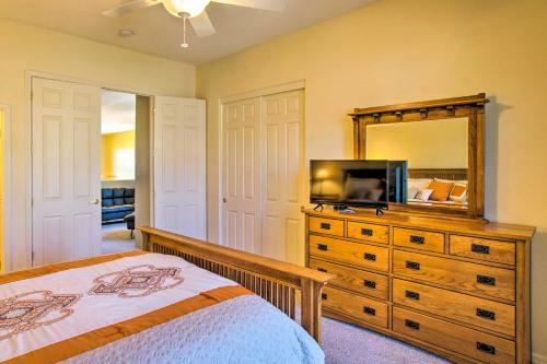 Gold Canyon Town Home With Community Amenities!