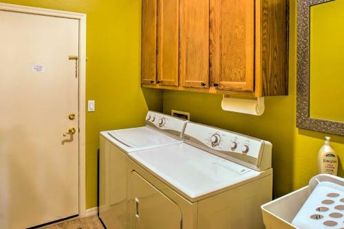 Gold Canyon Town Home With Community Amenities!