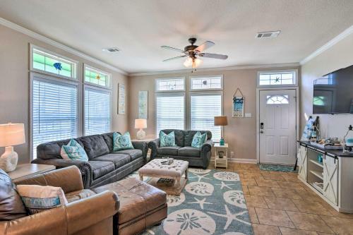 Crystal Beach Coastal Home - Walk To Shore!