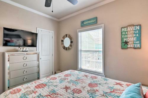 Crystal Beach Coastal Home - Walk To Shore!