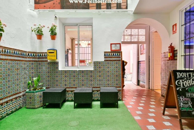 Feel Hostels City Center
