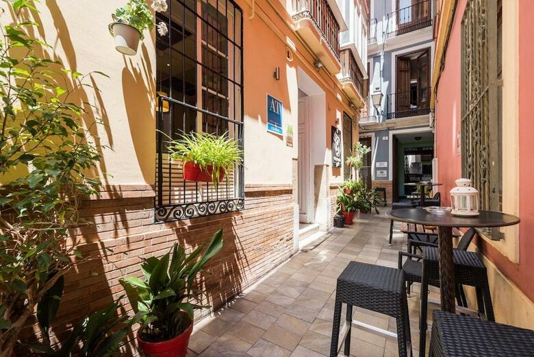 Feel Hostels City Center