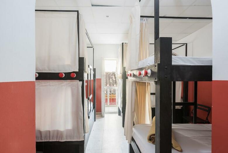 Feel Hostels City Center